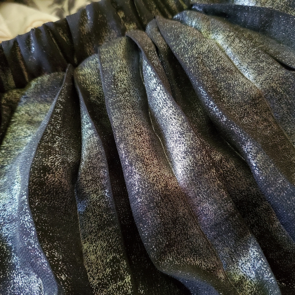 Kids Sliver/ black metallic pleated skirt